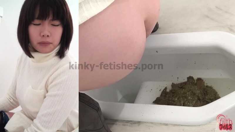 Porn online FF-173 Women with pale skin pooping on toilet. javfetish