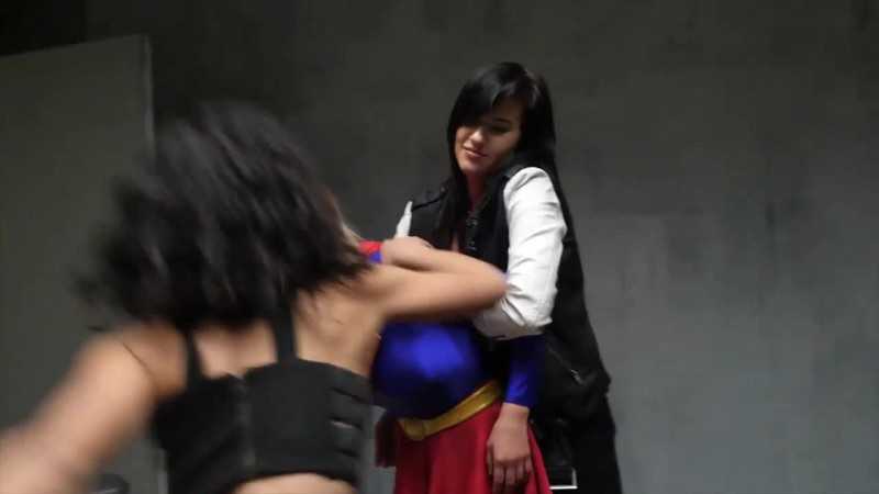 Supergirl gets her ass kicked by hot lesbians